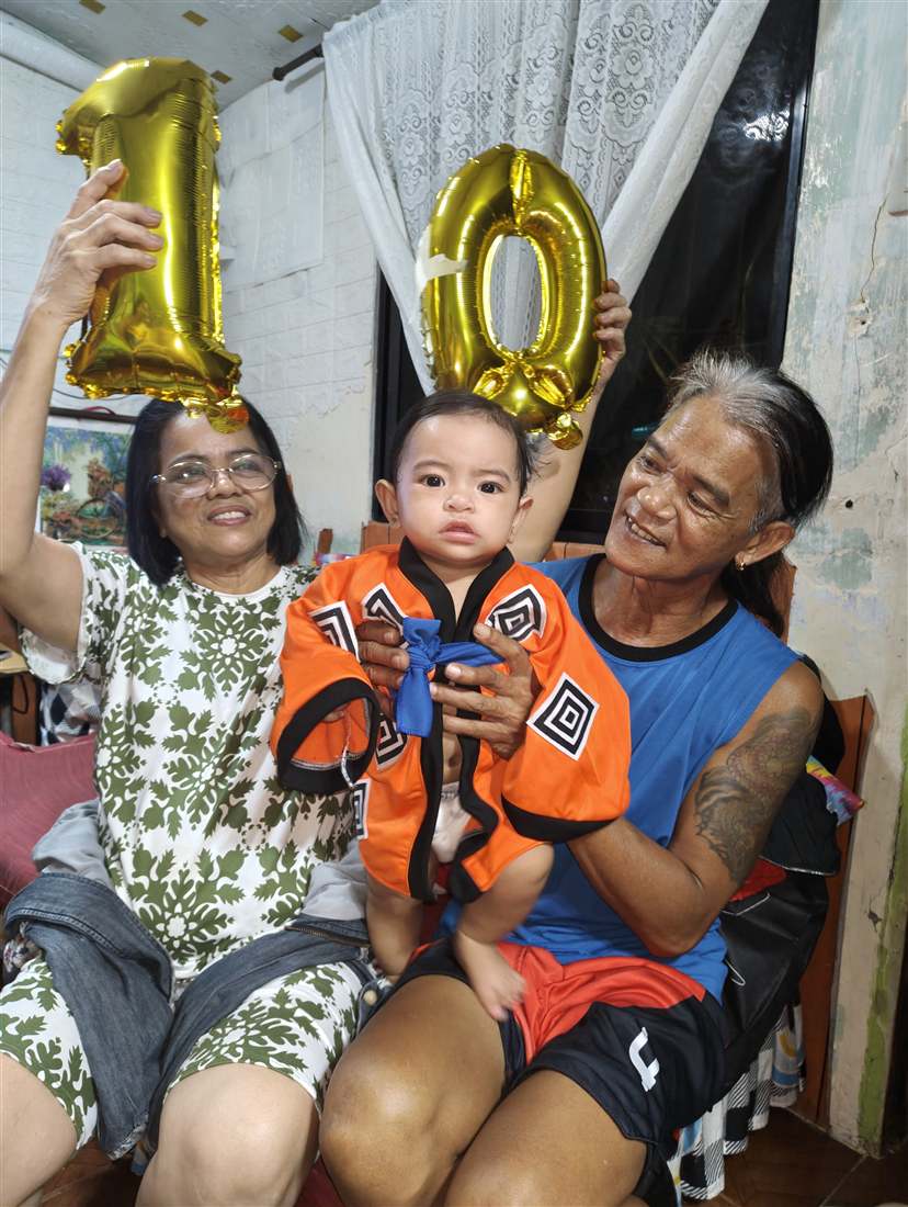 Hailee celebrating with family and number balloons